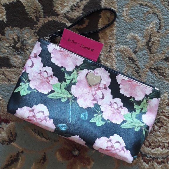 4x*Host Pick*Betsey Johnson wristlet - Picture 8 of 8